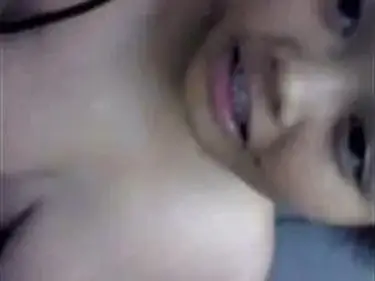 Video ABG Berwajah Imut Bugil Pamer Bodi